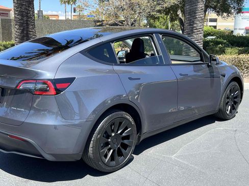 Used 2023 Tesla Model Y Long Range AWD/4WD image 43