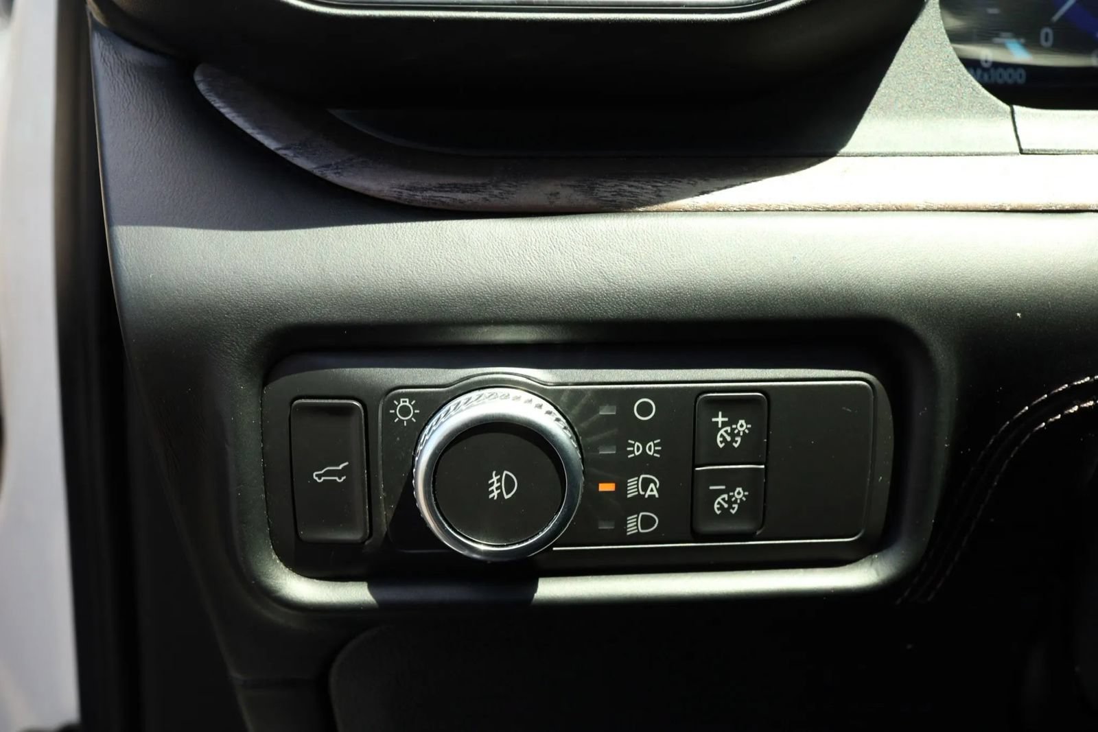 Used 2020 Ford Explorer Platinum w/ Premium Technology Package AWD/4WD image 13