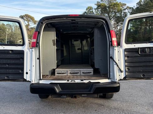Used 2018 GMC Savana 2500 Extended w/ Enhanced Convenience Package image 12