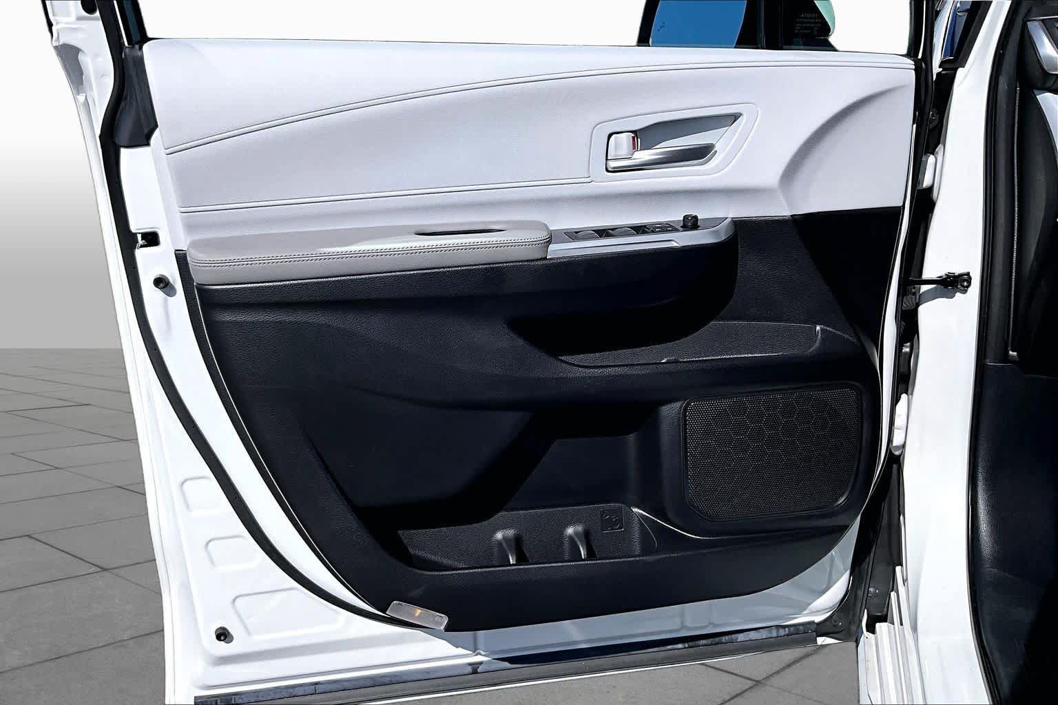 Used 2025 Toyota Sienna XLE FWD image 22