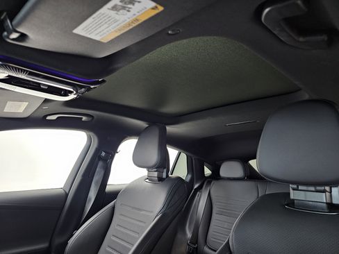 Used 2025 Mercedes-Benz GLC 300 4MATIC image 10