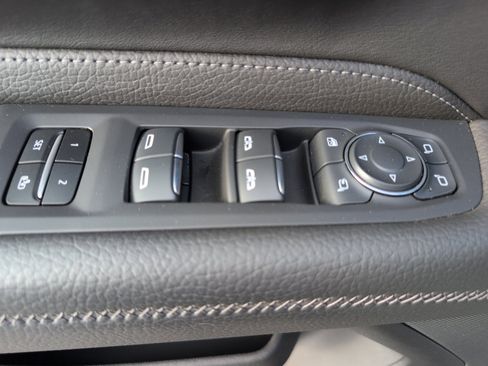 Used 2024 GMC Yukon Denali w/ Advanced Technology Package AWD/4WD image 20