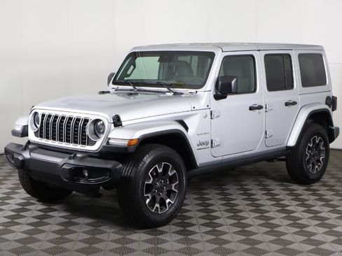 Used 2024 Jeep Wrangler Sahara image 6