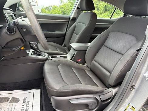 Used 2018 Hyundai Elantra SE FWD image 18