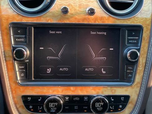 Used 2018 Bentley Bentayga Onyx Edition image 34