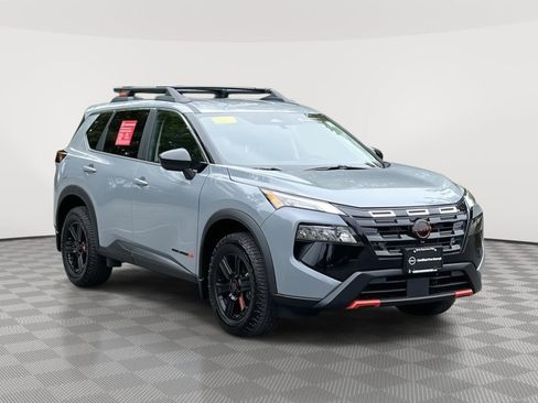 Used 2025 Nissan Rogue SV AWD/4WD image 3