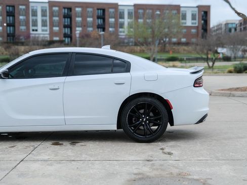 Used 2017 Dodge Charger R/T w/ Blacktop Package image 12