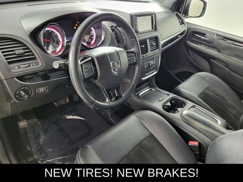 Used 2017 Dodge Grand Caravan SXT w/ Driver Convenience Group image 12