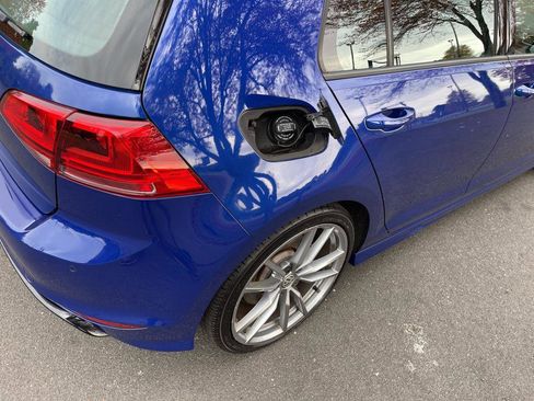 Used 2017 Volkswagen Golf 4-Door image 28