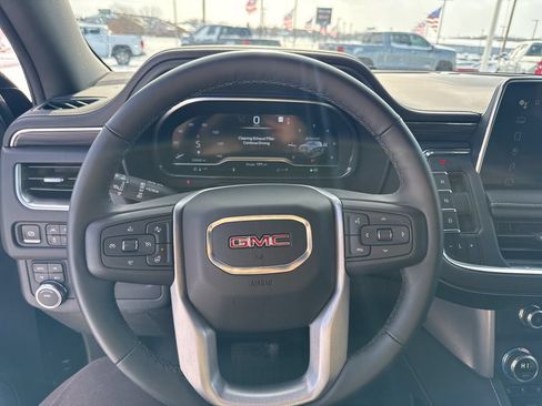 Used 2024 GMC Yukon SLT w/ SLT Luxury Package AWD/4WD image 25