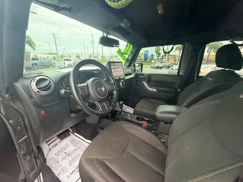 Used 2016 Jeep Wrangler Unlimited Sahara w/ Connectivity Group AWD/4WD image 12
