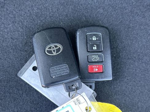 Used 2017 Toyota RAV4 Limited image 20