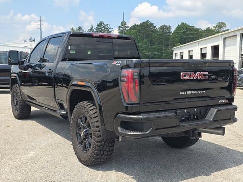 Used 2025 GMC Sierra 3500 AT4 w/ Technology Package AWD/4WD image 3