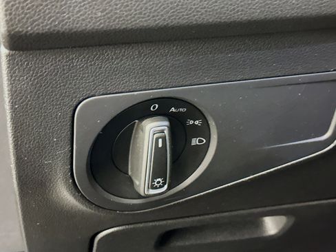 Used 2020 Volkswagen Tiguan SE w/ Panoramic Sunroof Package image 17