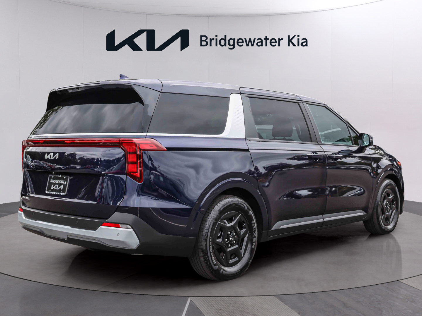 Used 2026 Kia Carnival FWD image 6