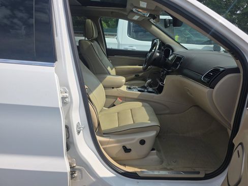 Used 2020 Jeep Grand Cherokee Overland AWD/4WD image 5