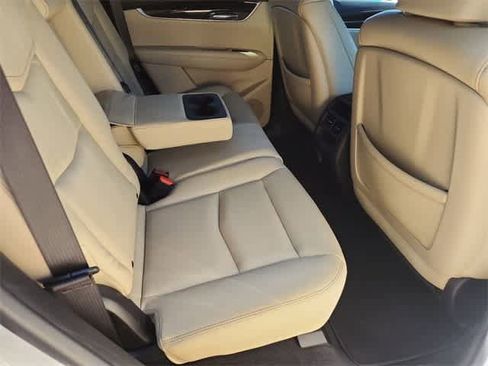 Used 2017 Cadillac XT5 FWD image 18