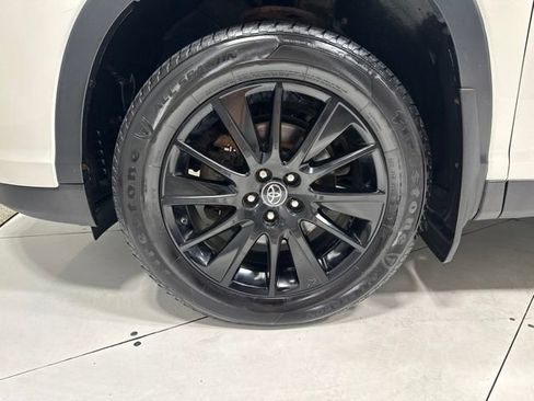 Used 2019 Toyota Highlander SE AWD/4WD image 9