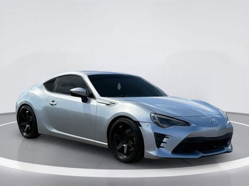 Used 2017 Toyota 86 RWD image 6
