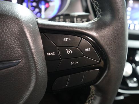 Used 2020 Chrysler Pacifica Touring w/ S Appearance Package image 28