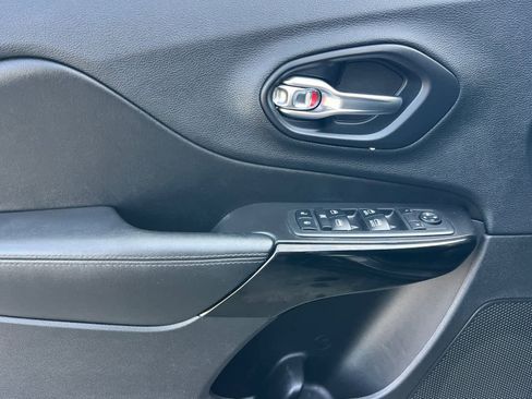 Used 2019 Jeep Cherokee Altitude image 13