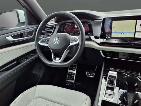 Used 2025 Volkswagen Atlas Cross Sport SEL Premium R-Line image 25