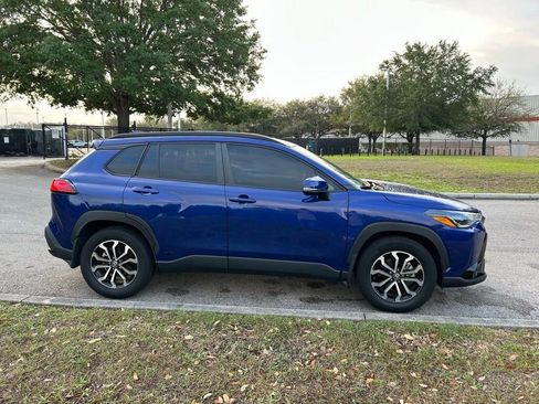 Used 2023 Toyota Corolla Cross SE image 6