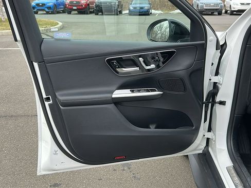 Used 2024 Mercedes-Benz GLC 300 4MATIC image 8