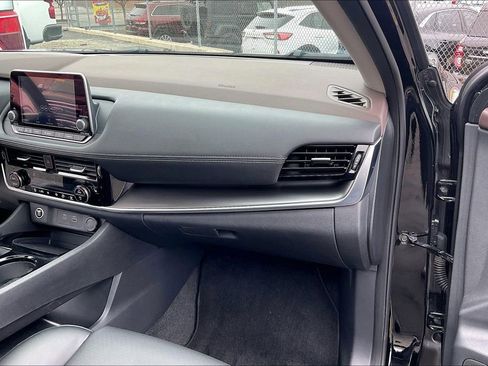 Used 2022 Nissan Rogue SV w/ SV Premium Package image 15