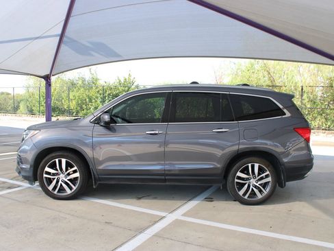 Used 2016 Honda Pilot Touring image 2