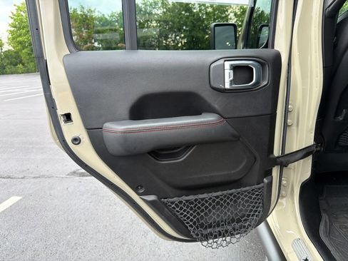 Used 2022 Jeep Gladiator Rubicon w/ Cold Weather Group AWD/4WD image 19