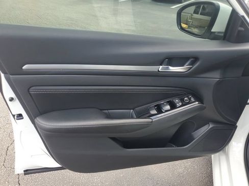 Certified 2023 Nissan Altima 2.5 SV w/ SV Premium Package FWD image 13