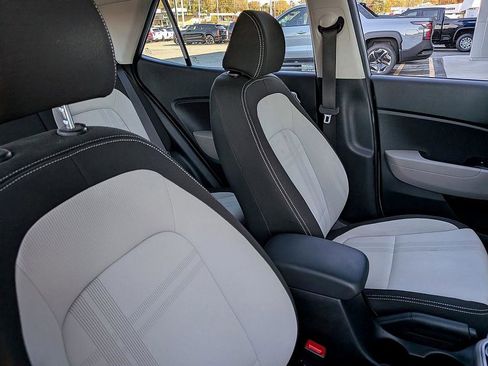 Used 2022 Hyundai Venue SEL image 32