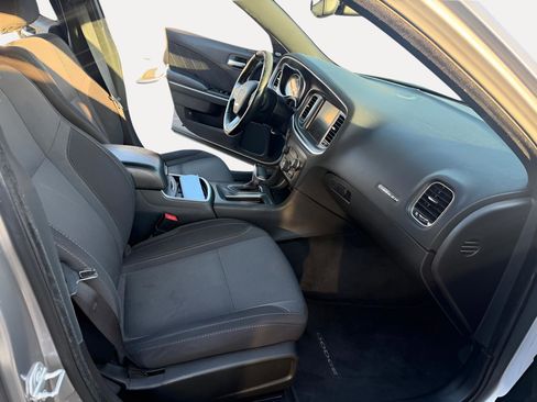 Used 2015 Dodge Charger SXT RWD image 3