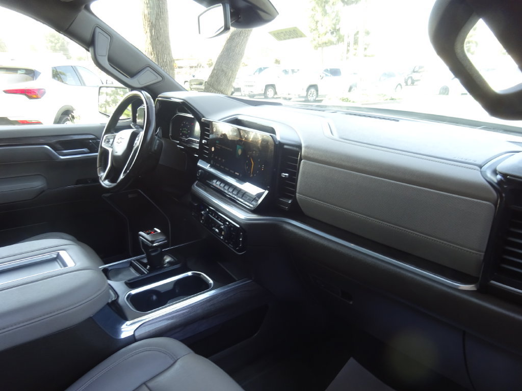 Certified 2022 Chevrolet Silverado 1500 LTZ AWD/4WD image 16