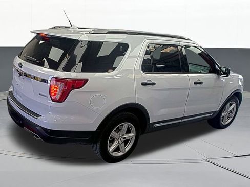 Used 2018 Ford Explorer XLT w/ Equipment Group 201A image 6