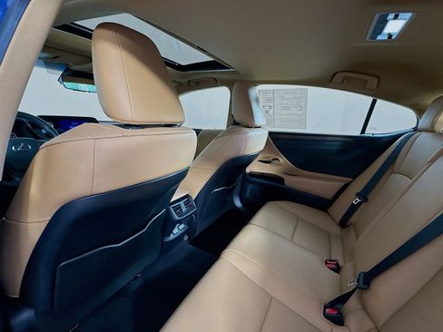 Used 2025 Lexus ES 350 w/ Premium Package image 19