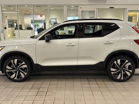 Used 2026 Volvo XC40 B5 Ultra w/ Protection Package Premier image 8