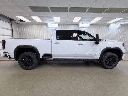 Used 2024 GMC Sierra 2500 AT4 w/ AT4 Premium Plus Package AWD/4WD image 8