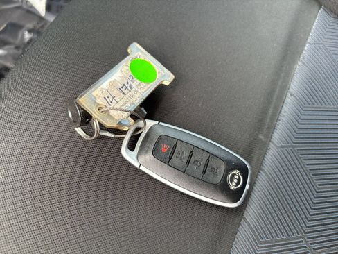 Used 2025 Nissan Versa SV FWD image 21