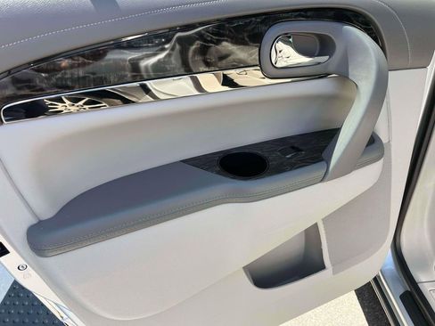 Used 2014 Buick Enclave Leather w/ Trailering Provision Package FWD image 15