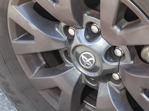 Used 2021 Toyota Tacoma SR5 AWD/4WD image 13