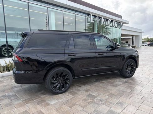 New 2026 Lincoln Navigator Reserve AWD/4WD image 2