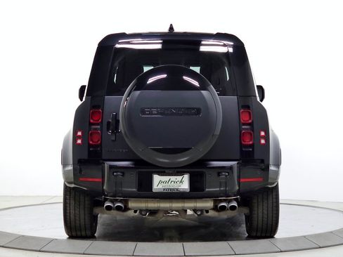 Used 2025 Land Rover Defender 110 X-Dynamic SE AWD/4WD image 6