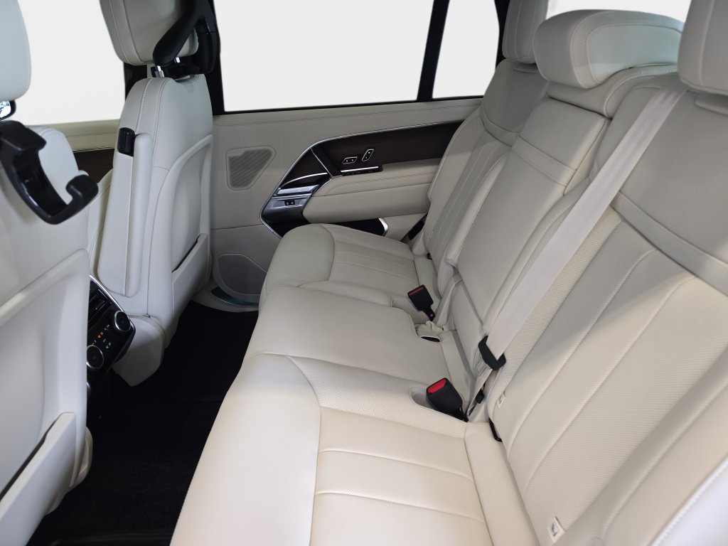 New 2027 Land Rover Range Rover Long Wheelbase SE AWD/4WD image 11