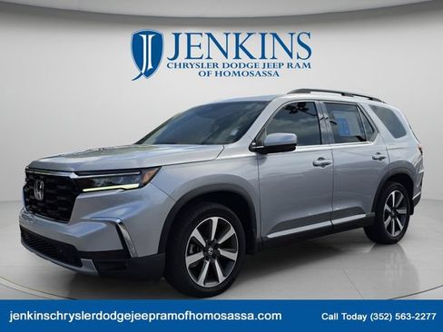 Used 2025 Honda Pilot Touring image 10