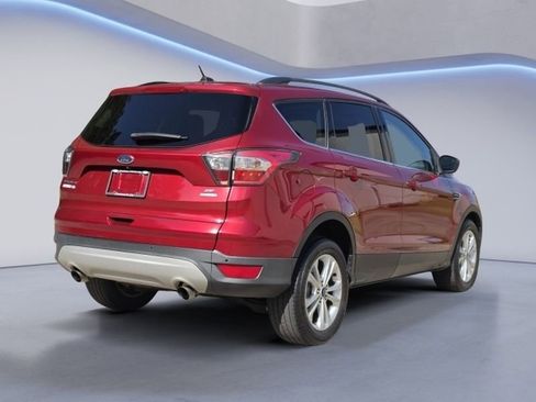 Used 2017 Ford Escape SE w/ SE Leather Comfort Package FWD image 3