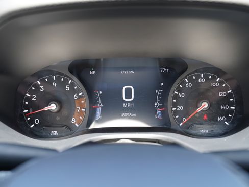 Used 2025 Jeep Compass Latitude AWD/4WD image 17
