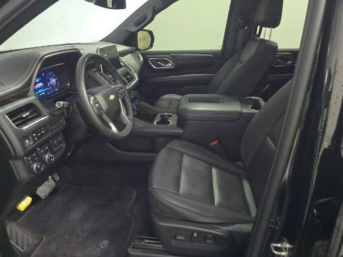Used 2024 Chevrolet Suburban LT image 3