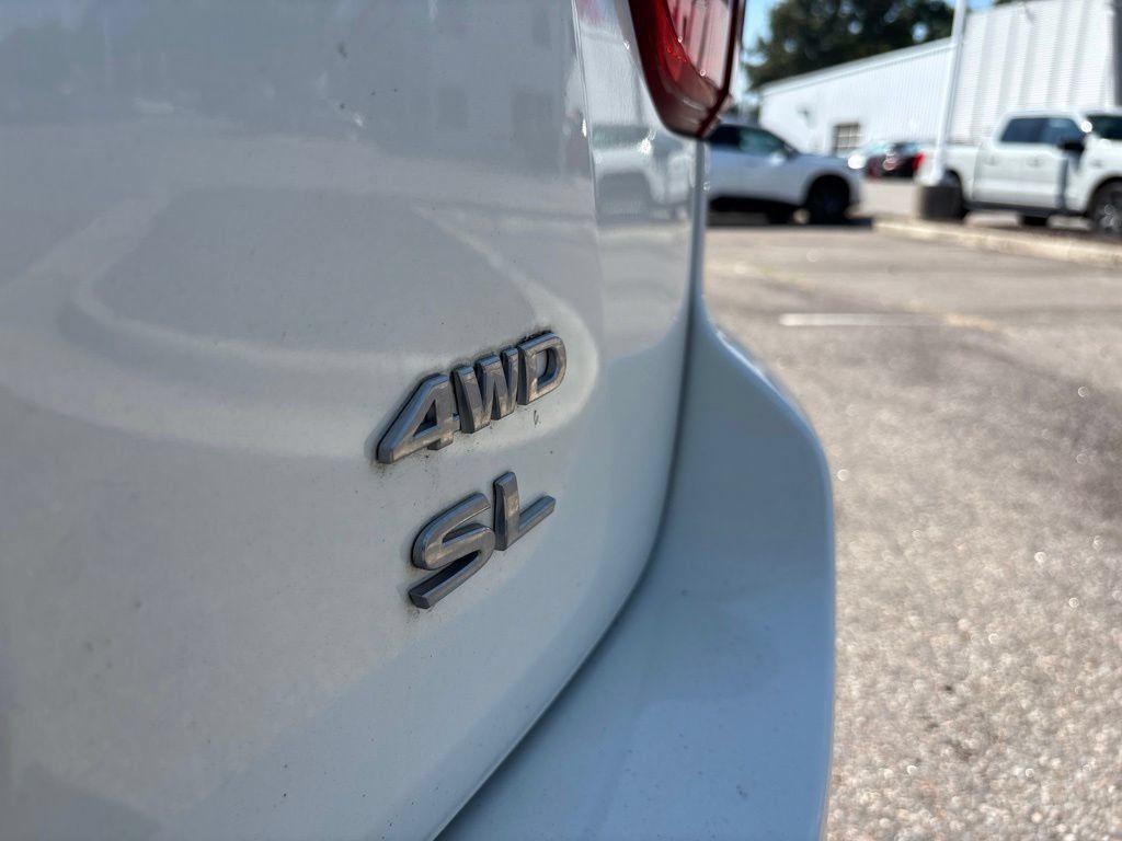Used 2018 Nissan Pathfinder SL AWD/4WD image 17